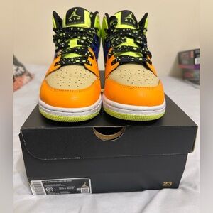 EUC Nike Air Jordan 1 Mid SE PS sneakers